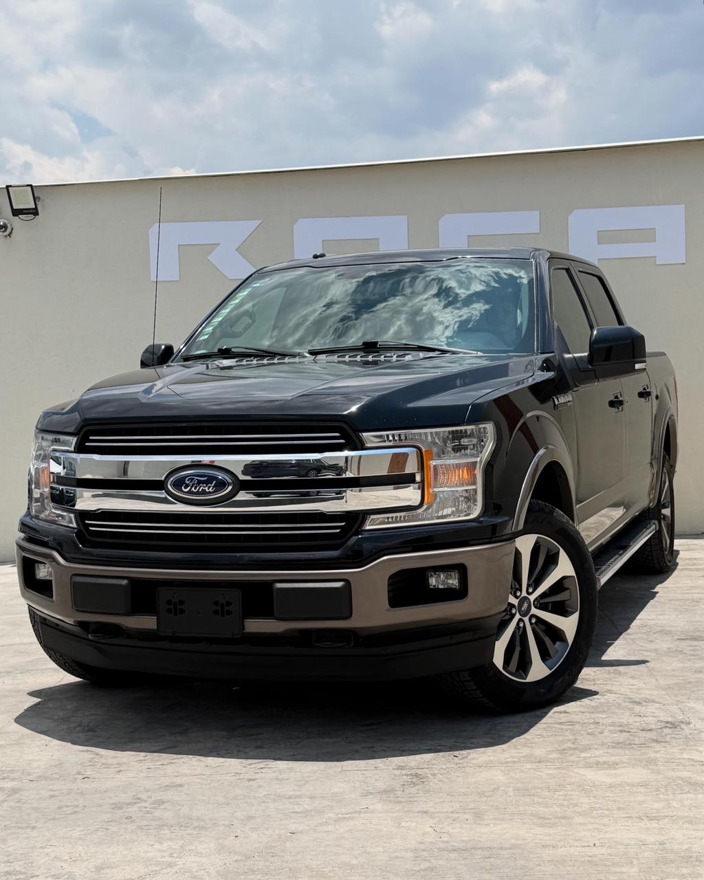 Ford Lobo Lariat 4x4 Crew